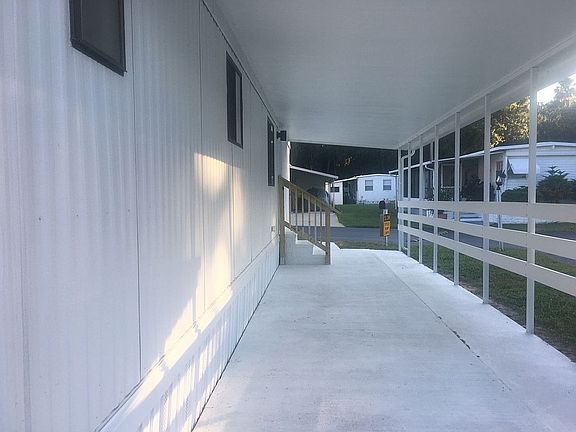 3rd image of 892 W Colonial Cir
