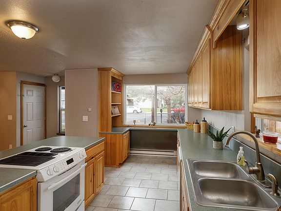 5th image of 720 NW 10th St