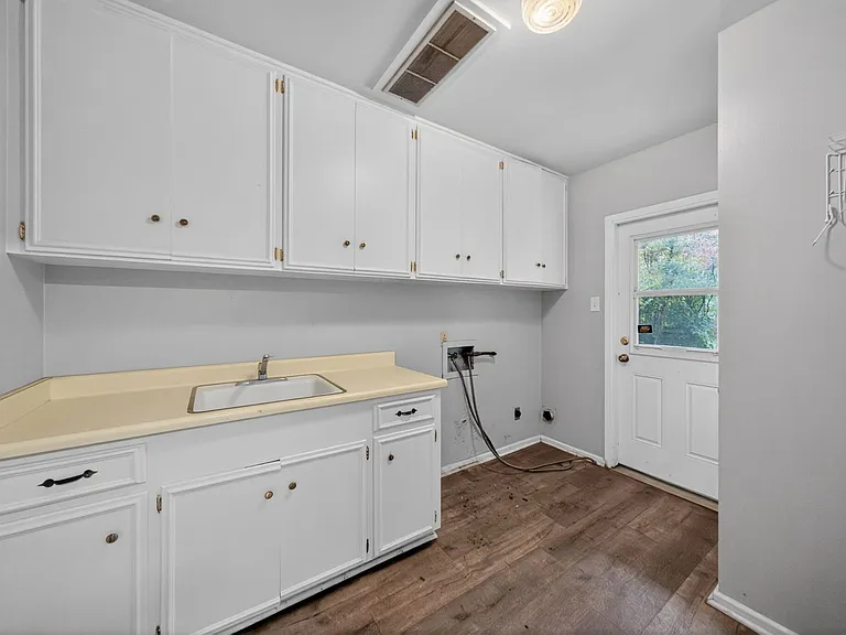 3743 Newrock Dr — Photo 15