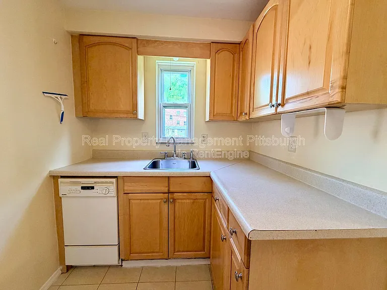 1076 Thornwood Dr — Photo 6