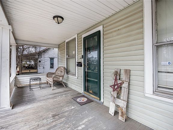 5th image of 207 Kenwood St