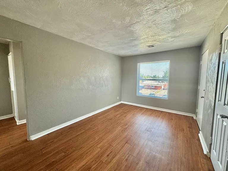 2034 NW 25th St #8 — Photo 5
