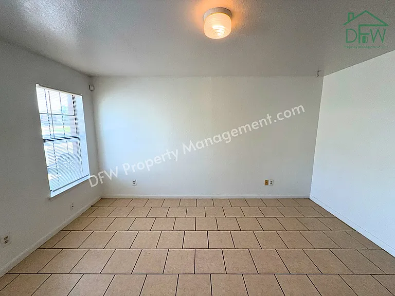 807 W Walnut St #C4 — Photo 3
