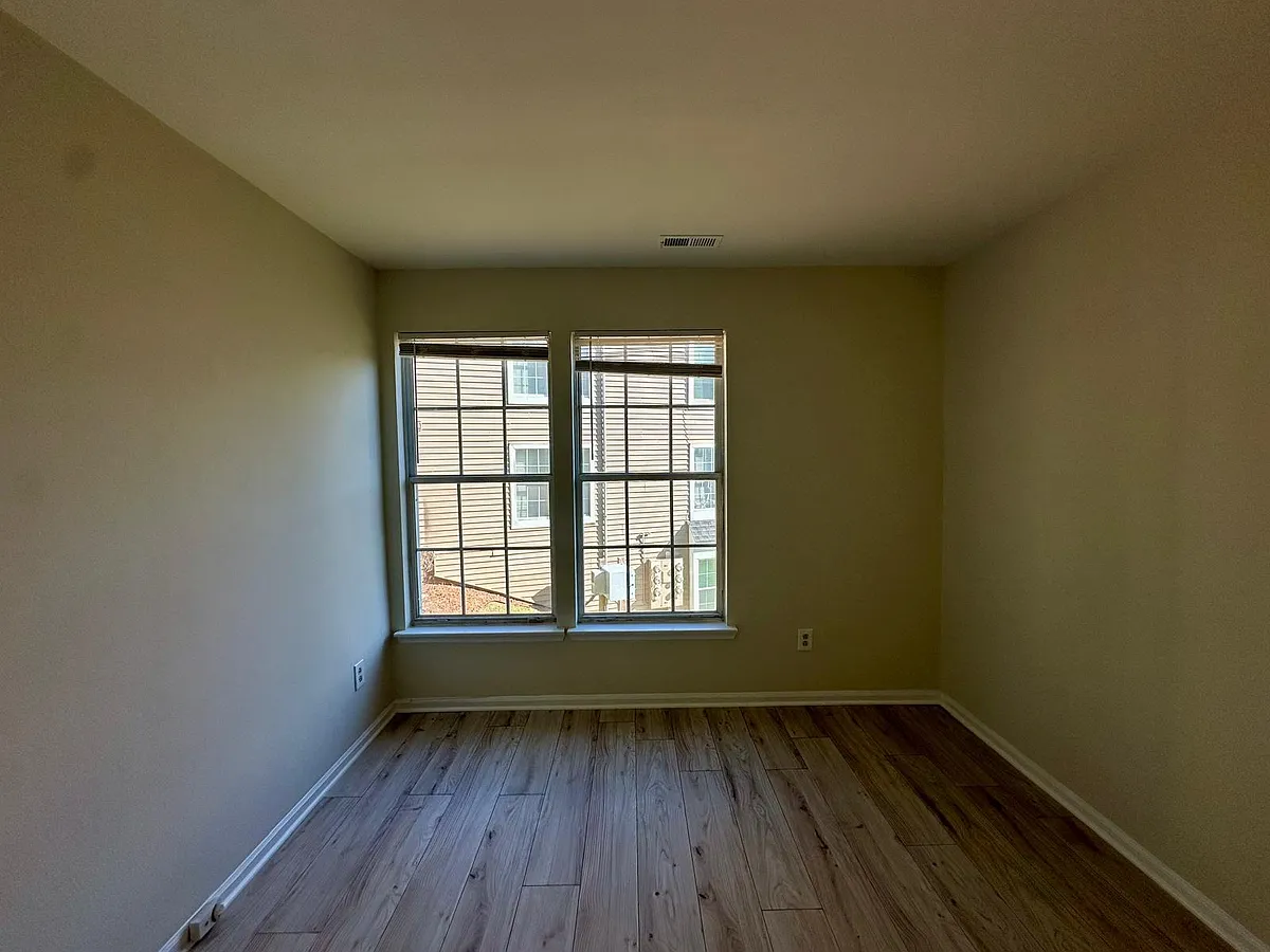 Building Photo - 9623 Vinca Cir #A