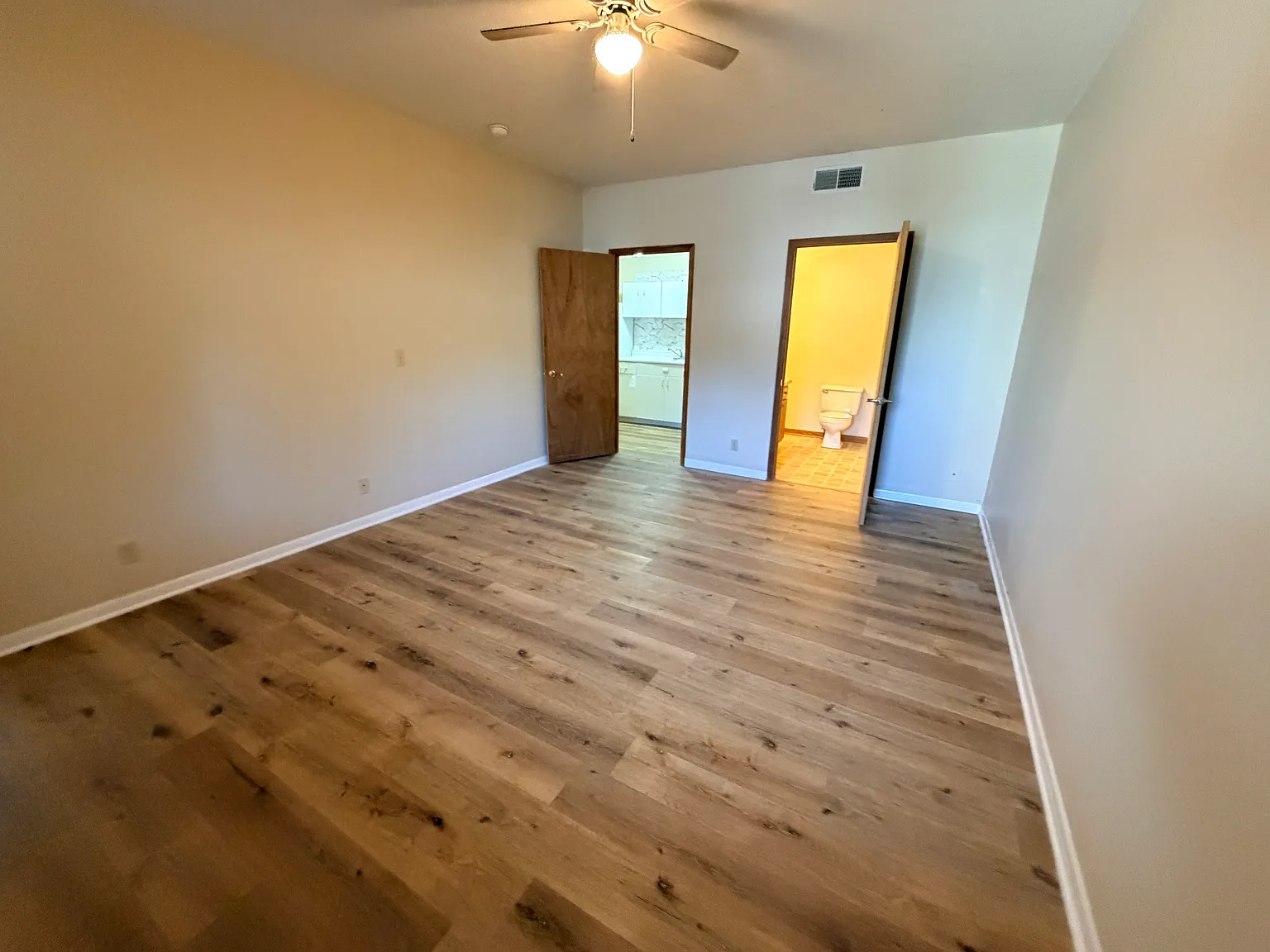 445 W 23rd St — Photo 3