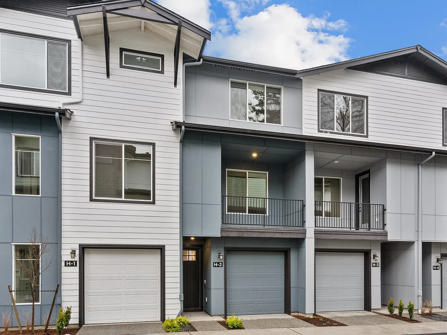 2 bed, 1261 sqft, $3,200 — Photo 3