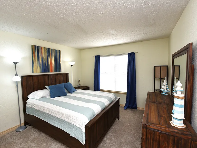 Land's End Apartments — Photo 20