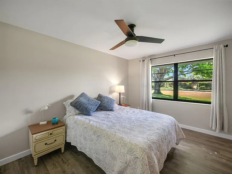 5232 SE Sea Island Way — Photo 6