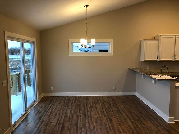 5th image of 494 Midgrove Dr