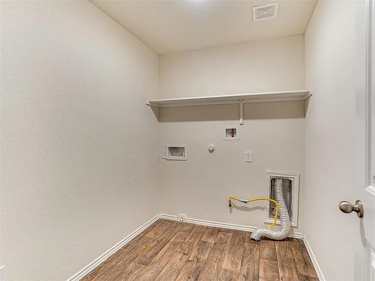 383 Sickle Loop — Photo 26