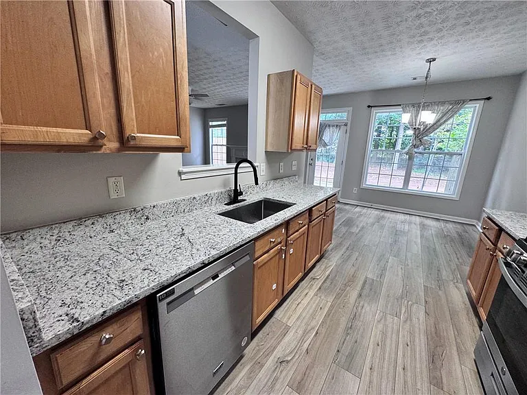 3044 Kentmere Dr — Photo 12