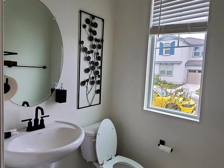 2433 Buzz Aldrin Way — Photo 56