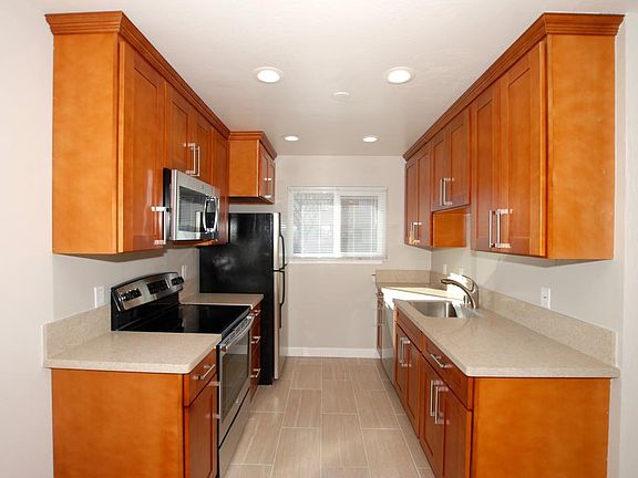 5th image of 1588 Ontario Dr APT 1