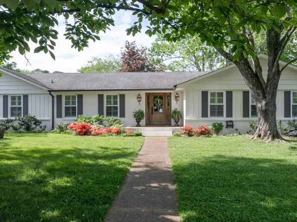 1722 Berkeley St, Murfreesboro, TN 37129