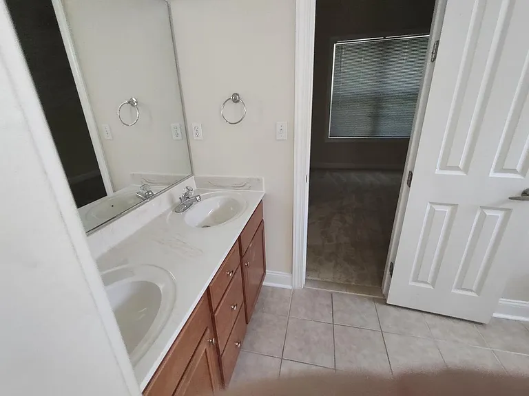 38 Glencairn Ave — Photo 6