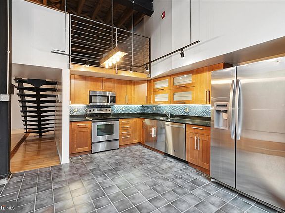 3rd image of 1215 Wood St #21-1