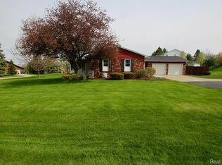 1246 Crooked Lake Rd, Fenton, MI 48430