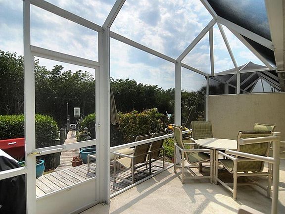 3rd image of 481 Moray Pl