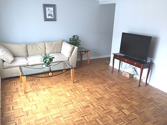 3rd image of 1172 N Boxwood Dr
