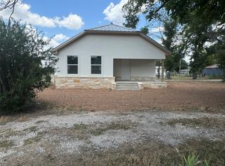 1402 W Sunset St, San Saba, TX 76877