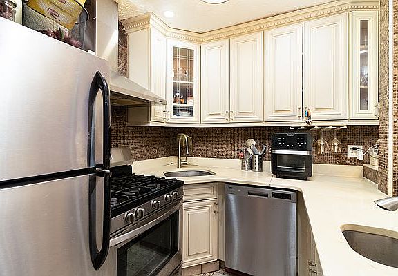 3rd image of 8605 60th Rd APT 3F
