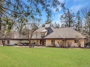 30 Windermere Ln, Stamford, CT 06902