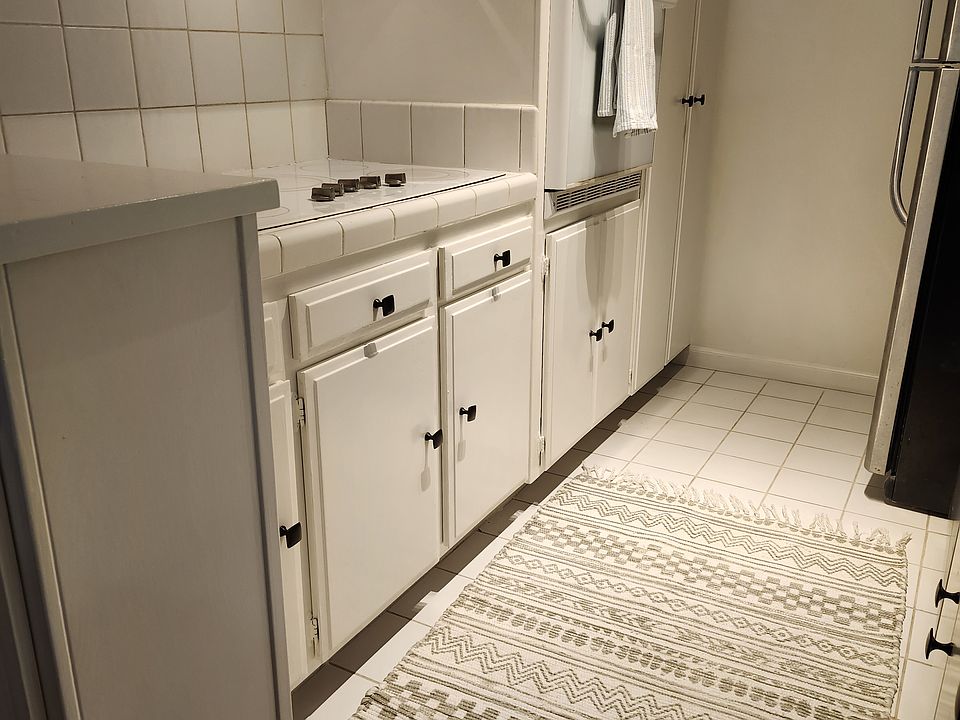 Kitchen, electric 5 burner cooktop