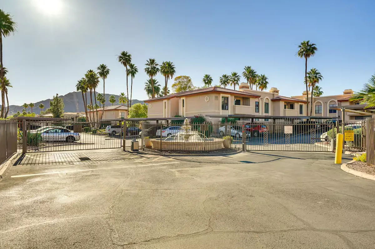 Building Photo - 10410 N Cave Creek Rd #1081