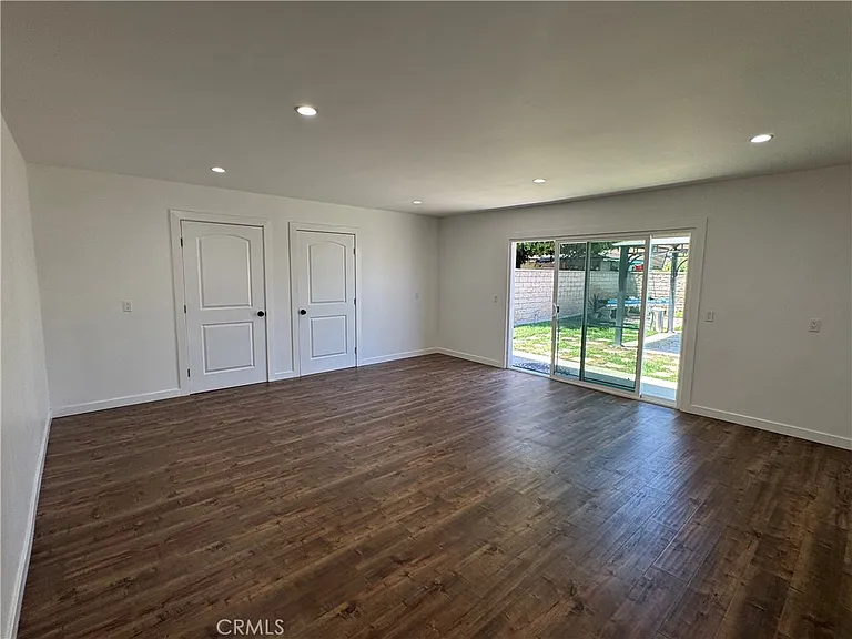 8739 Tyrone Ave — Photo 35