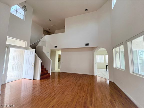 3rd image of 3332 Moon River St