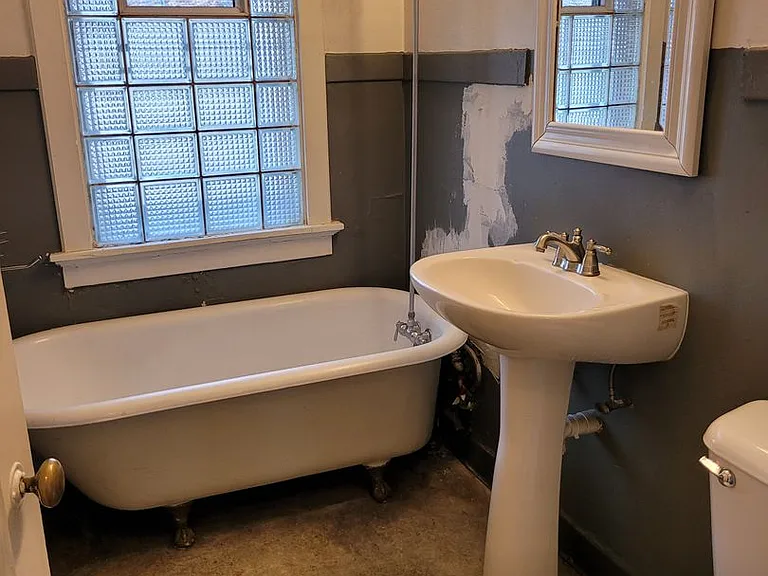 Cass Street Apartments — Photo 40