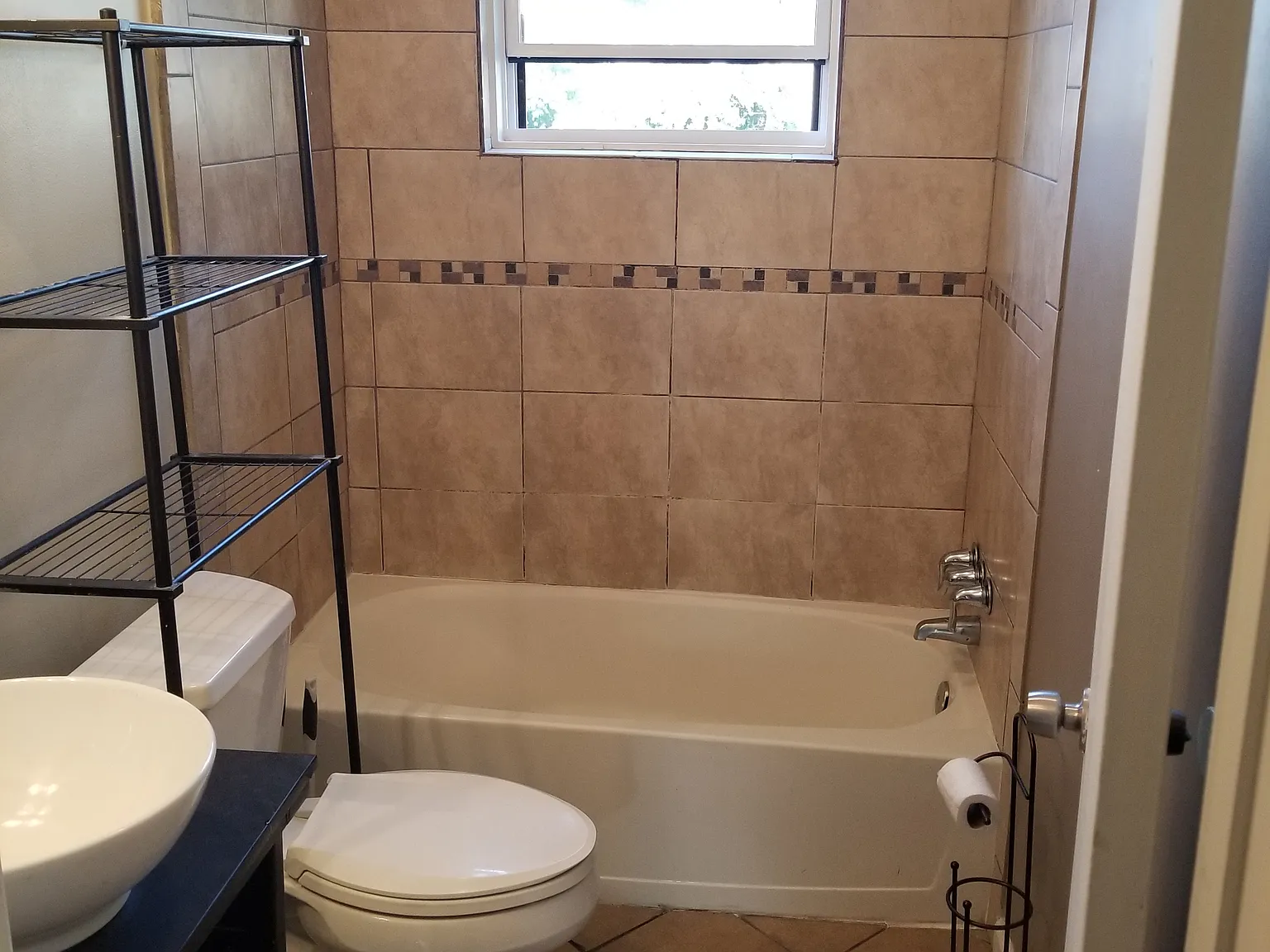 725 12th St NE — Photo 3