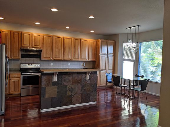 Kitchen w/ breakfast bar and nook. 42" cabinets