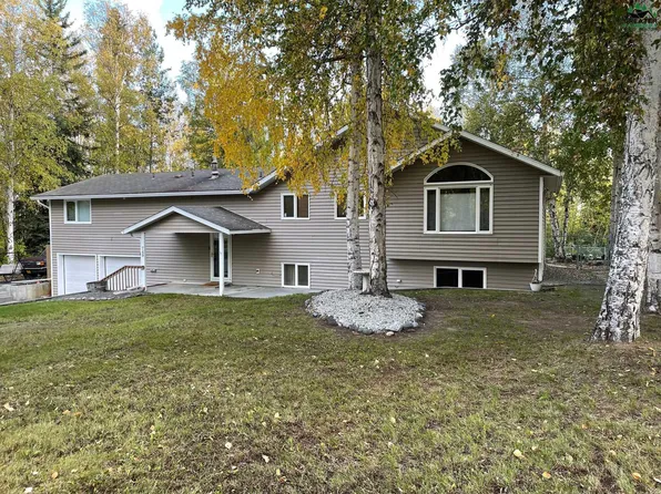 749 Ridge Loop Rd, North Pole, AK 99705