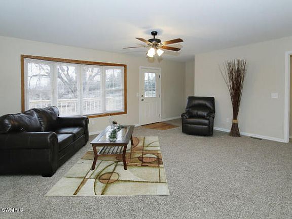 4th image of 4212 Winthrop Ave