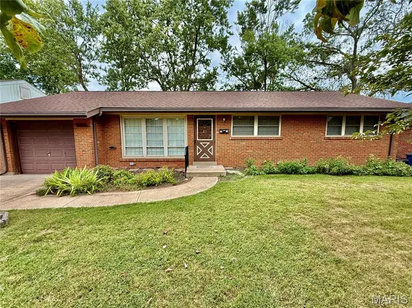 5916 Apple Valley Dr, Saint Louis, MO 63123