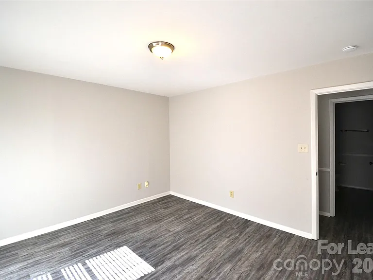 100 Old Farm Ct — Photo 30