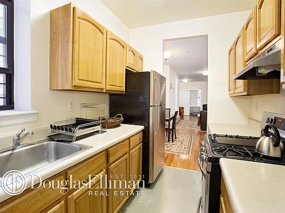 3rd image of 133 W 89th St APT 14
