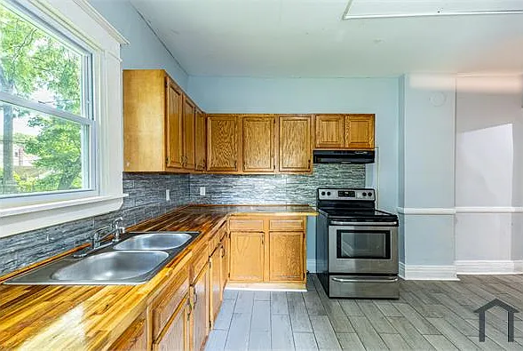 437 Cottage St #437 — Photo 24