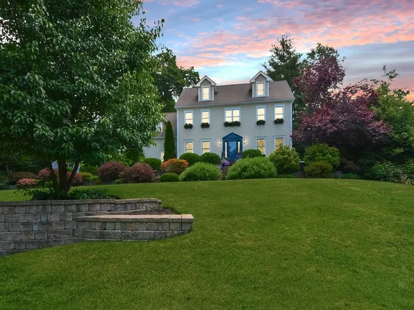 1 Daffodil Ln, Medway, MA 02053