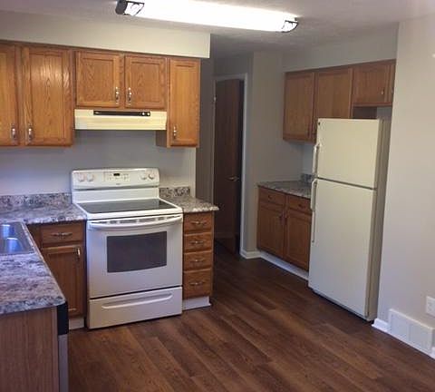 3rd image of 7625 Carmen Dr NW