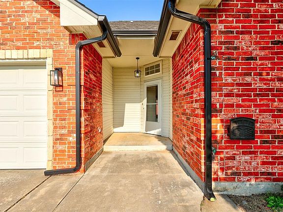 5th image of 4013 Kensington Dr