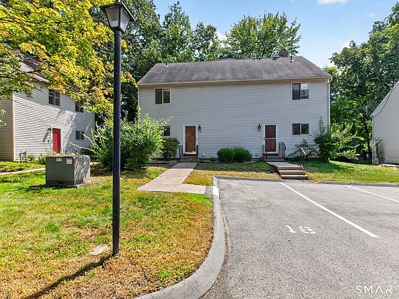 4th image of 26 Larkspur Drive #26