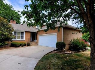 10926 W 97th Cir, Overland Park, KS 66214