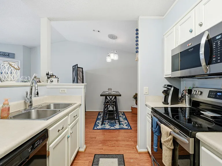 601 E Burgess Rd — Photo 9