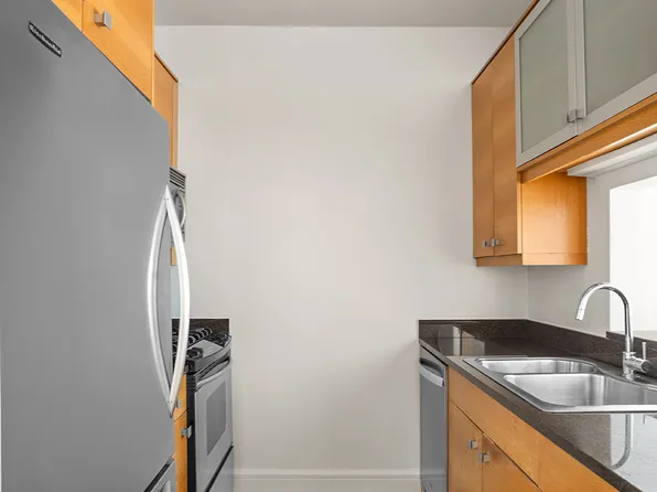 120 Riverside Boulevard image 6 of 16