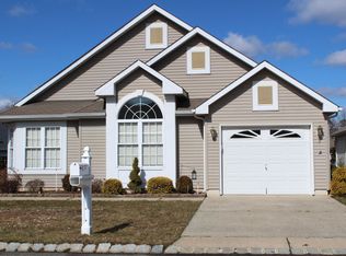 8 Merion Ln, Jackson, NJ 08527