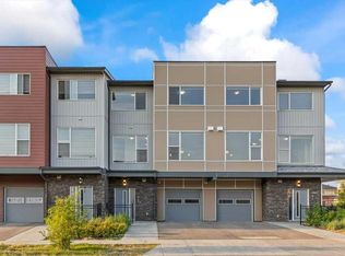 92 S Saddlestone Dr NE, Calgary, AB T3J0W8