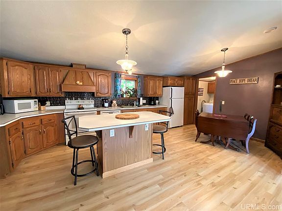 3rd image of 115 Pinebrook Dr