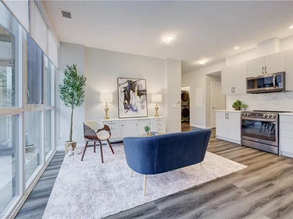 60 Charles St W #201, Kitchener, ON N2G 0C9